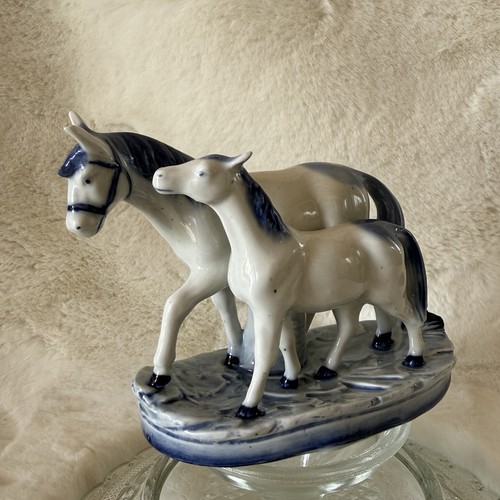 Alte porzellanfigur pferd mit - porzellanfigur,