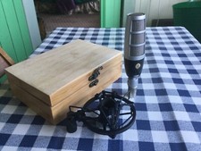 Ex-Cadenza Bändchenmikrofon von acht Tastenmikrofonen. Sonderedition.