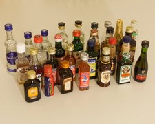 29 Miniatur Schnapsflaschen bekannter Marken