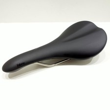 Fabric Scoop Shallow B Ware Race Rennrad MTB Sattel 142 / 282 mm 264 g Titan