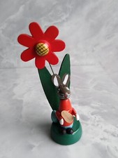 Osterhase Holz Brauns-Heitmann Osterdekoration Hase Figur mit roter Blume H8,5cm