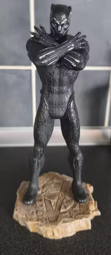 Black panther scale - black,