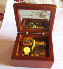 SANKYO Spieluhr mit Spiegel - NEU