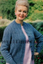 Strickmuster Damen klassische Strickjacke mit Zopfmuster. 40" - 50" Brustumfang.