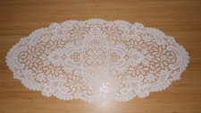 alte Tischdecke Läufer oval gehäkelt ca.  78 x 37 cm