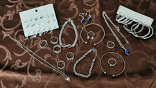 30 teiliges Modeschmuck Paket mit Ohrringen, Ketten, Ringe, Armbänder 