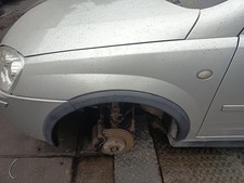 Opel Corsa C 3-TRG Bj 2005 orig Kotflügel vorn links Z157 Starsilber Facelift 