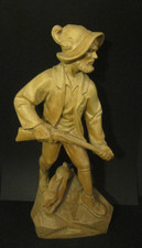 Große Holzfigur Jäger mit