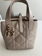 Kleine Dior Toujours Tote Bag im Hochformat