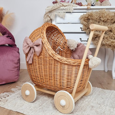 Puppenwagen aus Korbgeflecht