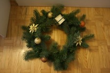 Künstlicher Adventskranz mit Kugeln