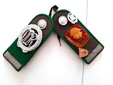 NVA – Schulterklappen Gefreiter / Postenführer – Mit Knöpfen, Band & 4 Abzeichen