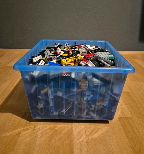 Große kiste voller lego - große,