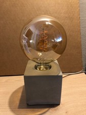 Lampe, LED- Dekoleuchte mit Betonsockel, modern, innen