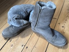 UGG Stiefel Damen Grau Gr. 40