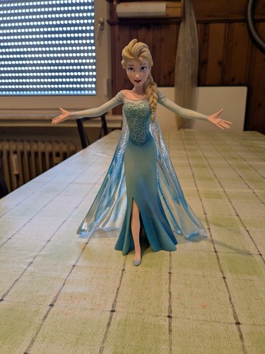 Disney showcase collection - disney,