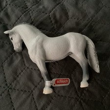 Neu Schleich Tiere * Pura Raza Espanolo Stute * Neu mit Schleich Fahne