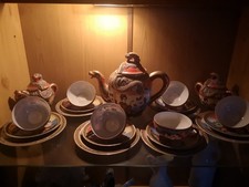 Altes Teeservice China, Rot