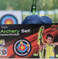 Beleuchtetes Bogenschießset für Kinder, Pfeil und Bogen Spielzeug Set.