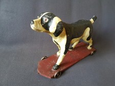 Antik Hund auf Rädern 