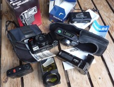 Wunderkiste: Konvolut Kameras, Motor, Blitzgerät, Zubehör der Analogfotografie