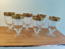Kristallgläser mit Goldrand