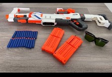 Nerf Modulus Regulator mit Brille, 2 Magazinen, 20 Pfeile