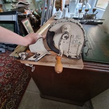 Sehr Schöne Alte Brotschneidemaschine der Marke LM Dachbodenfund !!!