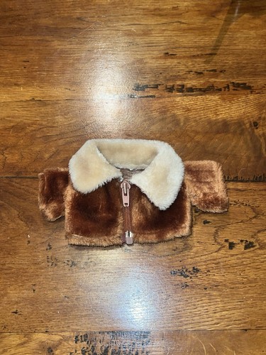 Braune pelzjacke für puppe - braune,