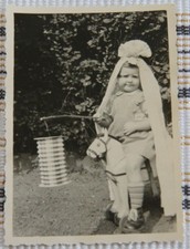 Photo girl girl cute wooden