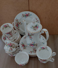 Porzellan- Royal Albert- Moos Rose -England- Bone China