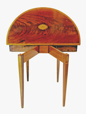 Demi-Lune-Tisch, Halbrunder