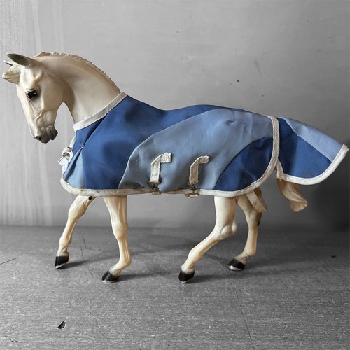 Breyer traditional blue - |,