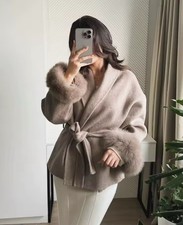 Elegante Jacke mit Pelzärmeln