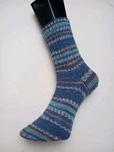 Handgestrickte socken - handgestrickte,