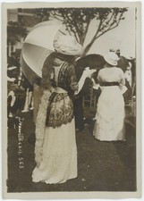 Mode Für Die Pferderennen Von Deauville (Calvados). Normandie. Kleid. Hut. 1913.