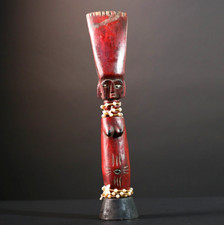 Afrikanische Statue weiblich