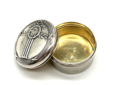 Tolle 830er Silber Jugendstil Pillendose rund toll verziert innen vergoldet