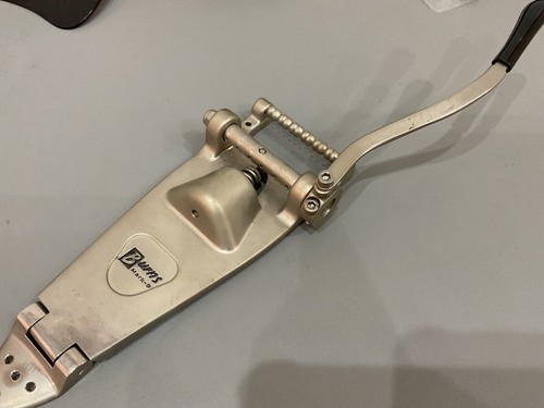 Burns mark vibrato tremolo - burns,