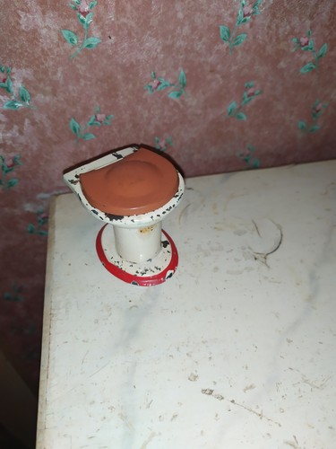 Altes metall blech toilette - metall-blech, wc