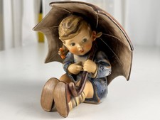 Hummel Figur 152/0B. Geborgen