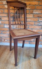 hübscher alter Stuhl mit