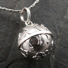 Silber Bola Klangkugel Anhänger Engelsrufer Glücksbringer Spirituelle Amulett