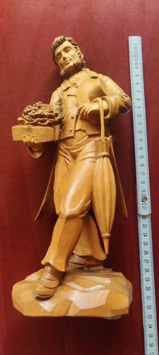 Große holzfigur edelmann mit - große,