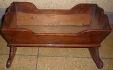 Alte Wiege - Puppenwiege aus Holz - Vintage - 40'er Jahre , guter Zustand.