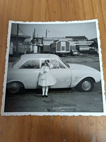 Foto auto vor kirmes - auto,