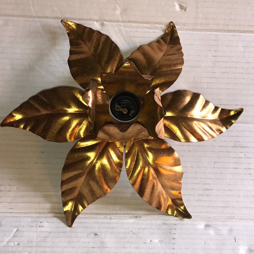 Eine alte goldfarbene