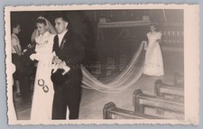 Braut mit langem Schleier -