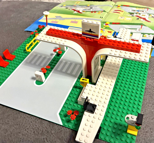Lego 6399 airport shuttle - lego,