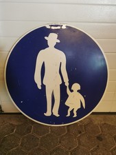 Altes Verkehrsschild Fußgänger Mann mit Kind 75 cm außerorts Strassenschild 50er